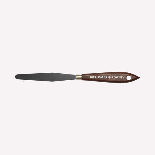 Daler Rowney’s high palette knife in size 4013 with a long, tapered blade, brass ferrule and classy wooden handle.