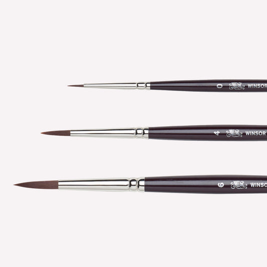 Winsor & Newton Galeria Round brushes in sizes 0,2,4 and 6. Brushes have synthetic filaments, and short wooden handles. 
