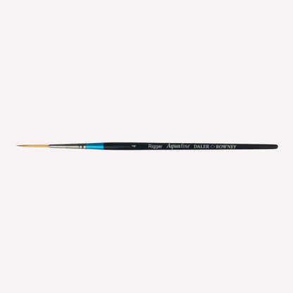 Daler Rowney Aquafine Rigger paintbrush in size 4. The long filaments taper to a fine point, allowing for precise control while painting with watercolour. Brushes have a classy black handle with blue detailing and a silver ferrule.