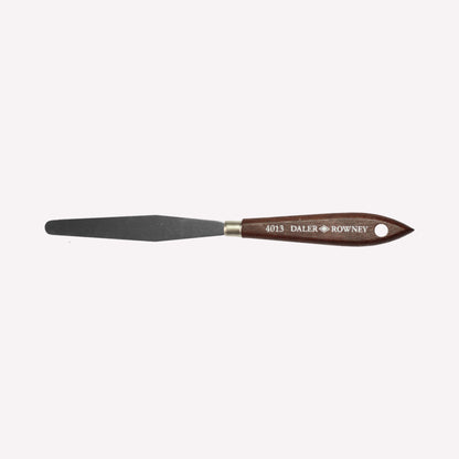 Daler Rowney’s high palette knife in size 4013 with a long, tapered blade, brass ferrule and classy wooden handle. 