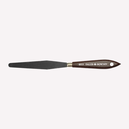Daler Rowney’s high palette knife in size 4015 with a long, tapered blade, brass ferrule and classy wooden handle. 