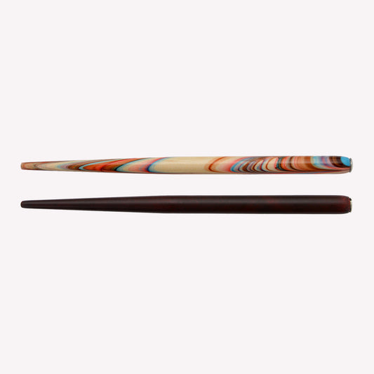 Manuscript’s dip-pen holders in mahogany and a natural marble design of blues and browns. These two dip pen holders are an a round shape, tapering off at one end offering a comfortable grip. There is a metallic holder to slot in different drawing and calligraphy nibs. 